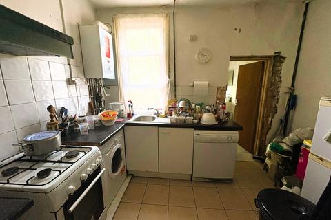 1b Boyd Avenue, Southall, UB1 3BT