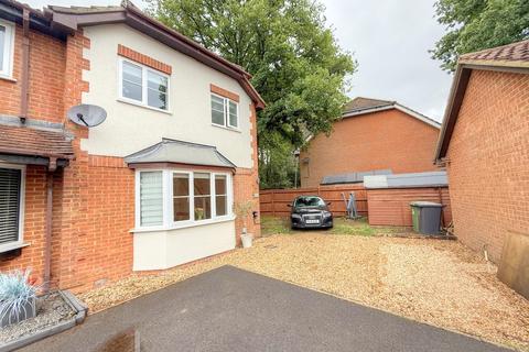 9 Juniper Close, Whitehill, Bordon, GU35 9EZ
