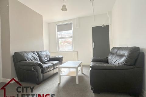 3 bedroom terraced house to rent, Lamcote Street, The Meadows