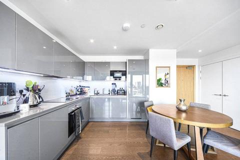 2 bedroom flat to rent, Heygate Street, Elephant and Castle, London, SE17