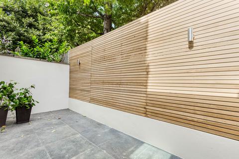 5 bedroom terraced house to rent, Bronsart Road, London