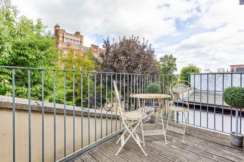 5 bedroom terraced house to rent, Bronsart Road, London