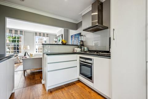 3 bedroom flat for sale, Disraeli Road, London
