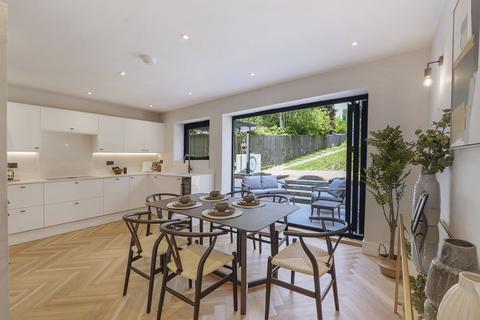 3 bedroom detached house for sale, DETACHED FAMILY HOME & DETACHED ANNEXE - Hadlow Road, Tonbridge, TN9 1QE
