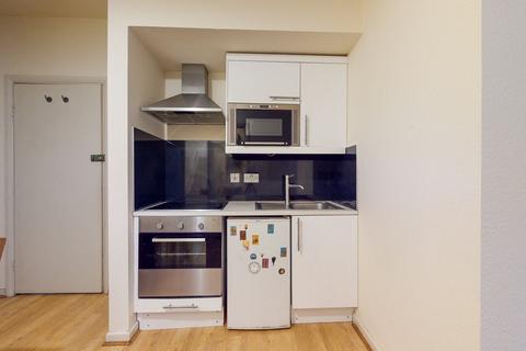 Studio to rent, Ash Grove