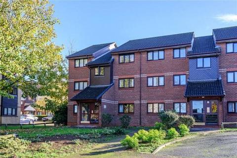 2 bedroom apartment for sale, Godolphin Close, London, N13
