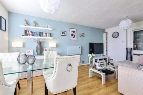 2 bedroom apartment for sale, Godolphin Close, London, N13