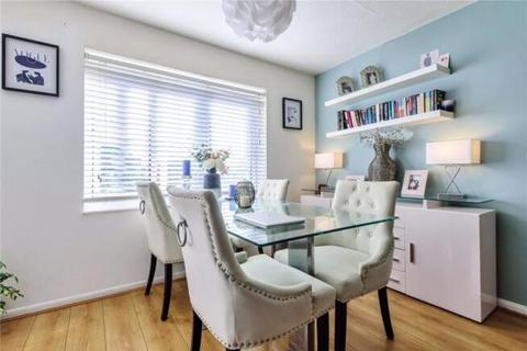 2 bedroom apartment for sale, Godolphin Close, London, N13