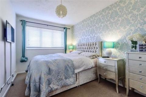 29 Godolphin Close, London, N13 6LF