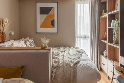 Studio to rent, First Way