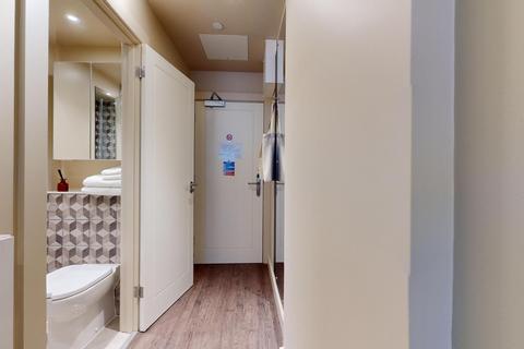 Studio to rent, Crossharbour Plaza