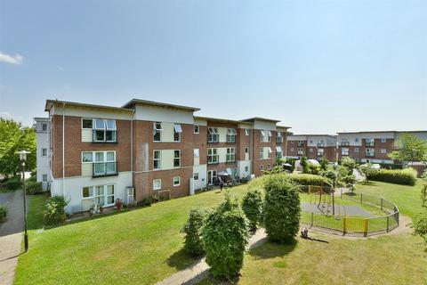 2 bedroom flat for sale, Chestnut Court, Leatherhead KT22