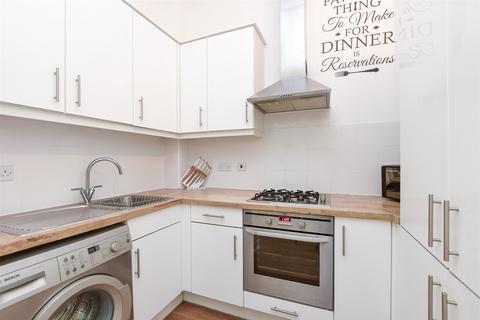 2 bedroom flat for sale, Chestnut Court, Leatherhead KT22