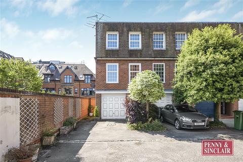 3 bedroom end of terrace house for sale, Queen Close, RG9 1BP