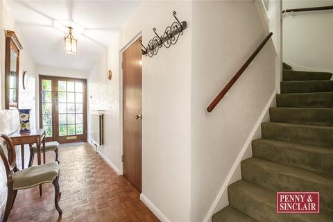 3 bedroom end of terrace house for sale, Queen Close, RG9 1BP