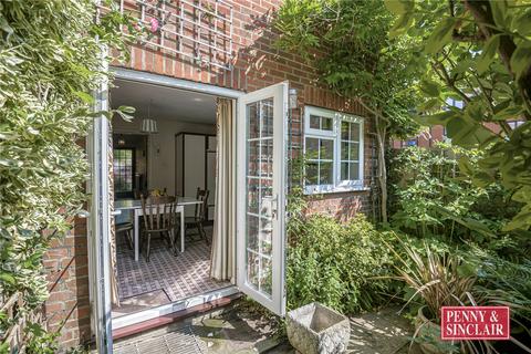 3 bedroom end of terrace house for sale, Queen Close, RG9 1BP