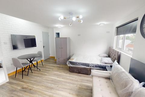 Studio to rent, Cardigan Road, Hyde Park LS6