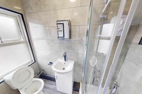 Studio to rent, Cardigan Road, Hyde Park LS6