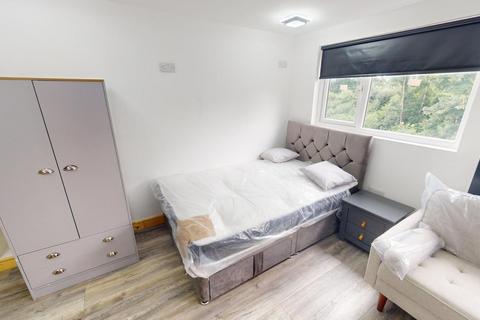 Studio to rent, Cardigan Road, Hyde Park LS6