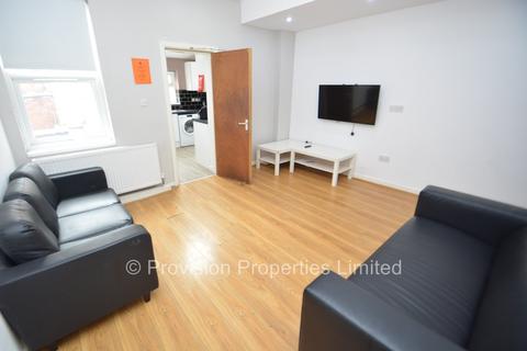 6 bedroom terraced house to rent, Ashville Avenue, Hyde Park LS6