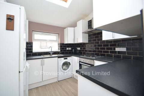 6 bedroom terraced house to rent, Ashville Avenue, Hyde Park LS6
