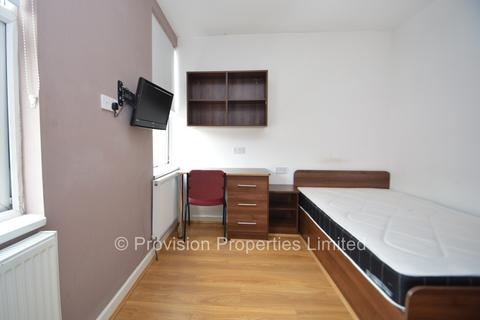 6 bedroom terraced house to rent, Ashville Avenue, Hyde Park LS6