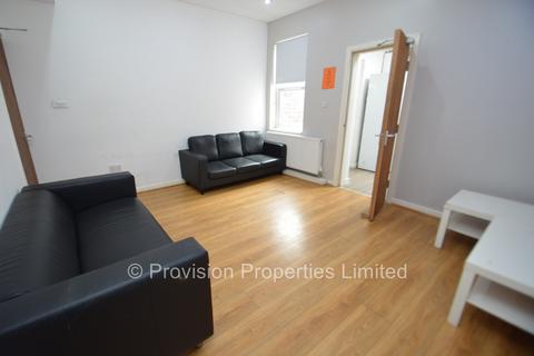 6 bedroom terraced house to rent, Ashville Avenue, Hyde Park LS6