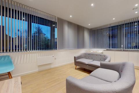 2 bedroom flat to rent, Riverbank Way