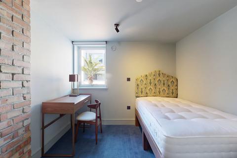 Studio to rent, Cheshire Street