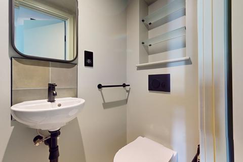 Studio to rent, Cheshire Street