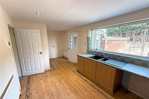 3 bedroom semi-detached house to rent, Canterbury Close, Worksop, S81 0PR
