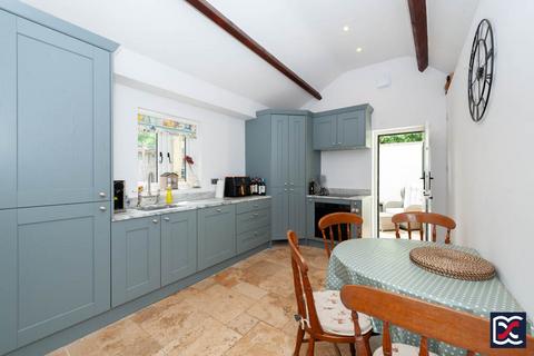 28 Banbury Road, Litchborough, Towcester, NN12 8JF