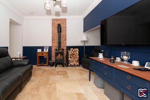 28 Banbury Road, Litchborough, Towcester, NN12 8JF