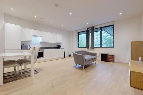 Studio to rent, Riverbank Way
