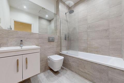Studio to rent, Riverbank Way