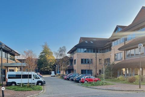 Studio to rent, Riverbank Way