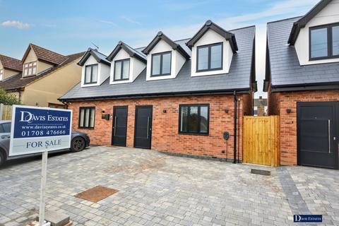 Hubbards Chase, Borders of Emerson Park, Hornchurch, RM11