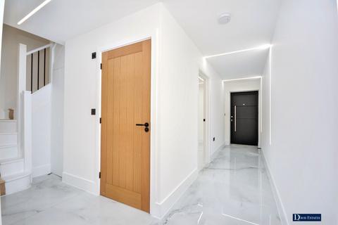 3 bedroom semi-detached house for sale, Hubbards Chase, Borders of Emerson Park, Hornchurch, RM11