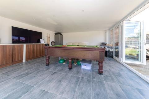 4 bedroom semi-detached house for sale, Ravenbank Road, Bedfordshire LU2