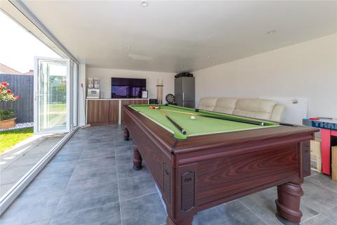 4 bedroom semi-detached house for sale, Ravenbank Road, Bedfordshire LU2