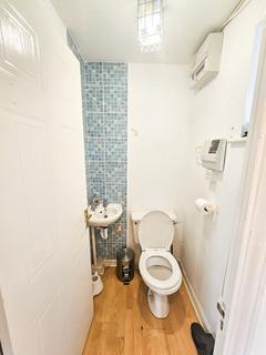 46 Caistor Close, Manchester, M16 8NW