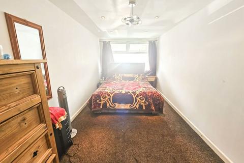 46 Caistor Close, Manchester, M16 8NW