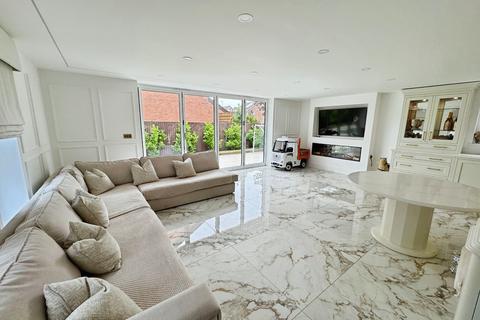 5 bedroom detached house for sale, Common Edge Road, Lancashire FY4