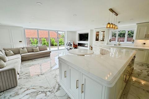 5 bedroom detached house for sale, Common Edge Road, Lancashire FY4