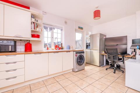 120 Gander Green Lane, Sutton, SM1 2HH