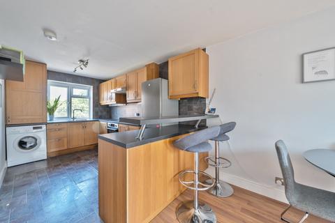 2 bedroom apartment for sale, Oakmead Place, Collier's Wood Borders CR4