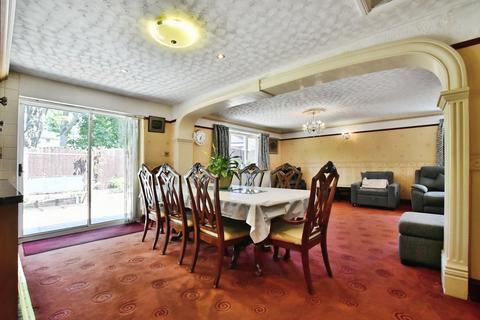 4 bedroom semi-detached house for sale, Holmside Gardens, Greater Manchester M19