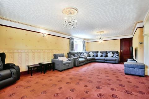 4 bedroom semi-detached house for sale, Holmside Gardens, Greater Manchester M19