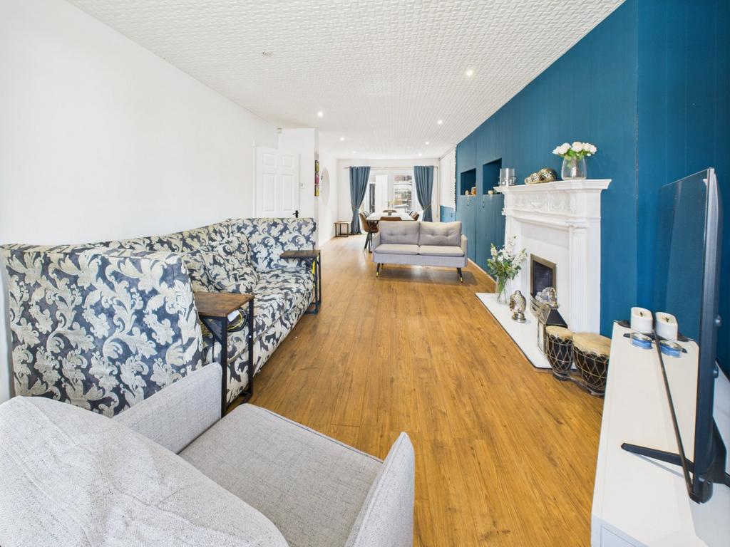 Lounge/Dining Room