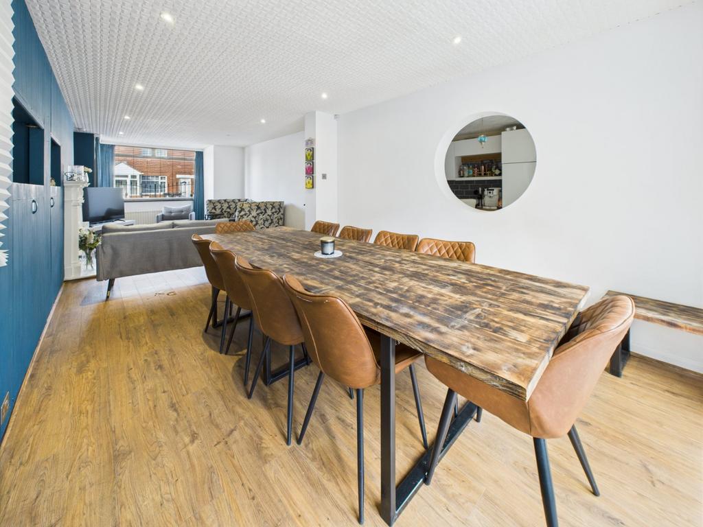 Lounge/Dining Room